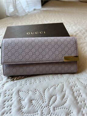 Gucci Lilac Embossed Leather Chain Clutch with Gold-Tone Hardware